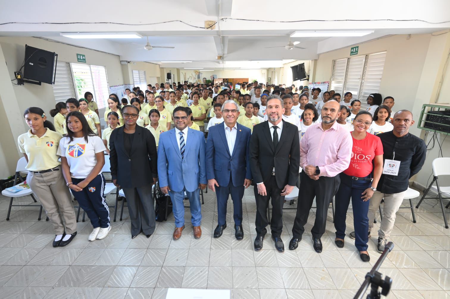 TC dicta charla sobre la familia a estudiantes de secundaria del Centro Educacional Santo Cura de Ars