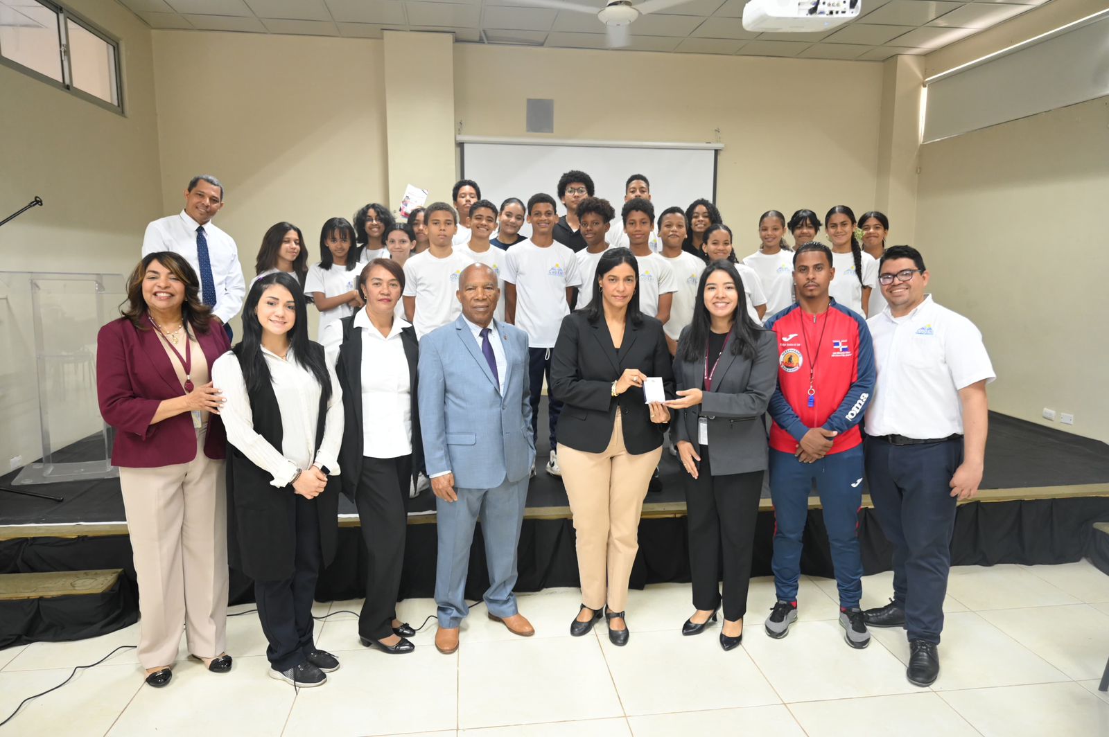 TC imparte charla «Duarte, Constitución y símbolos patrios» a estudiantes de CUDENI