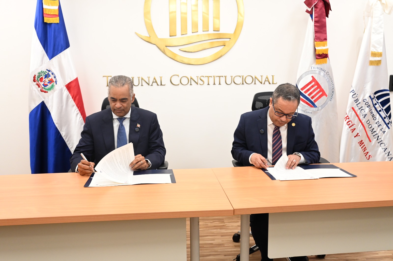 Tribunal Constitucional y Ministerio de Energía y Minas firman acuerdo de cooperación interinstitucional