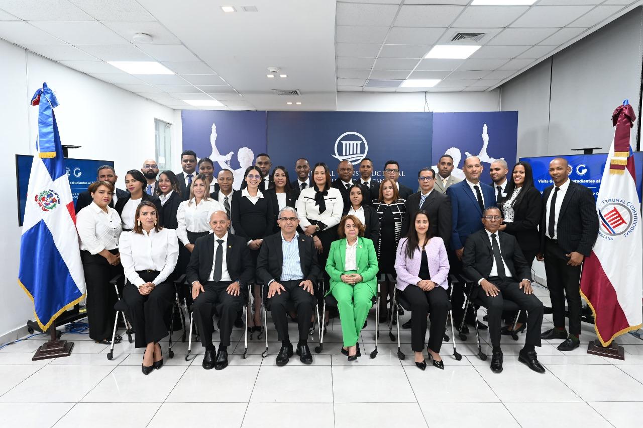Tribunal Constitucional recibe visita de estudiantes de la Maestría en Derecho Constitucional y Procesal Constitucional de la UTECO