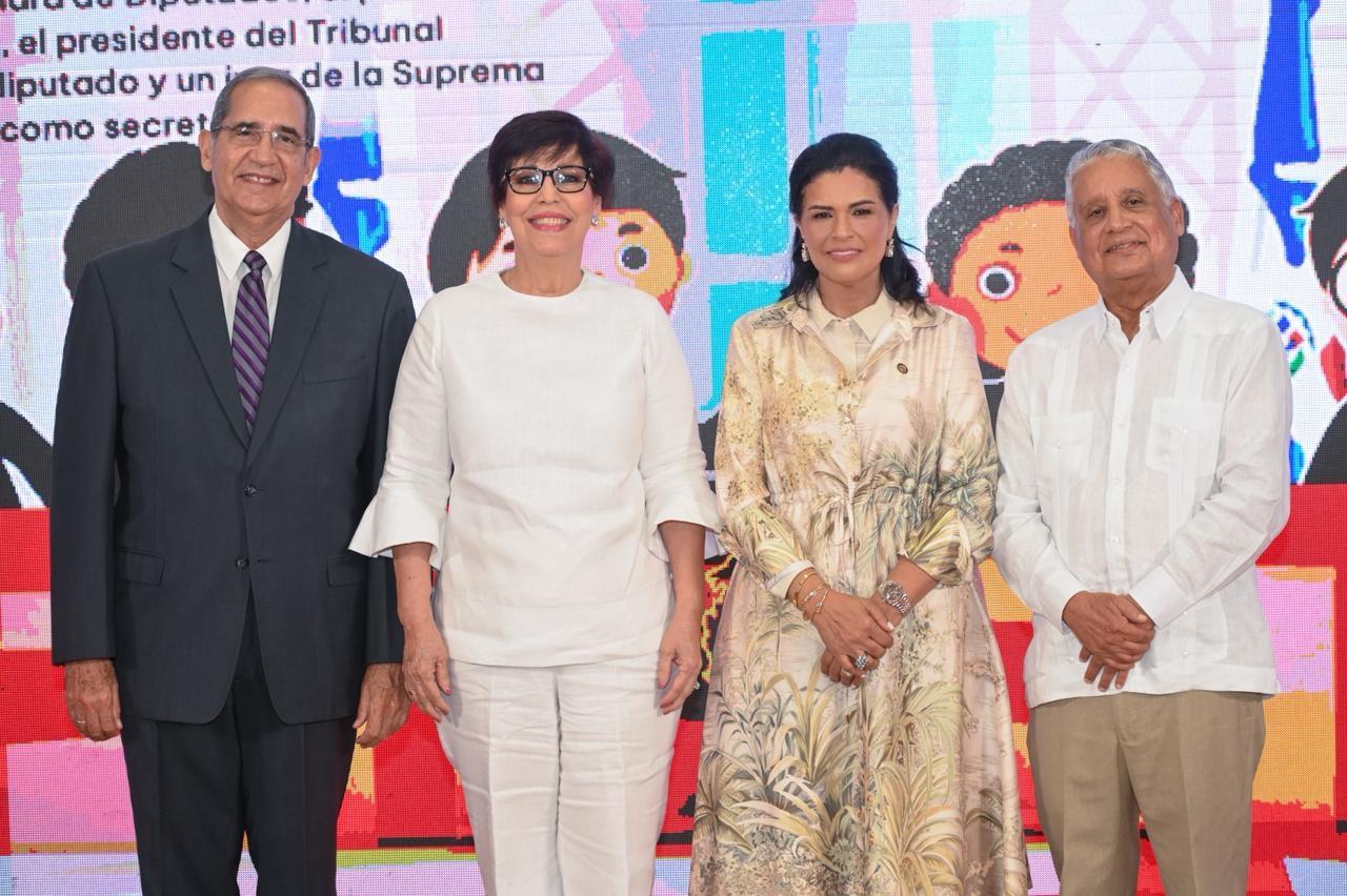 Tribunal Constitucional presenta Constitución Dominicana infantil ante cientos de estudiantes durante la FILSD 2025