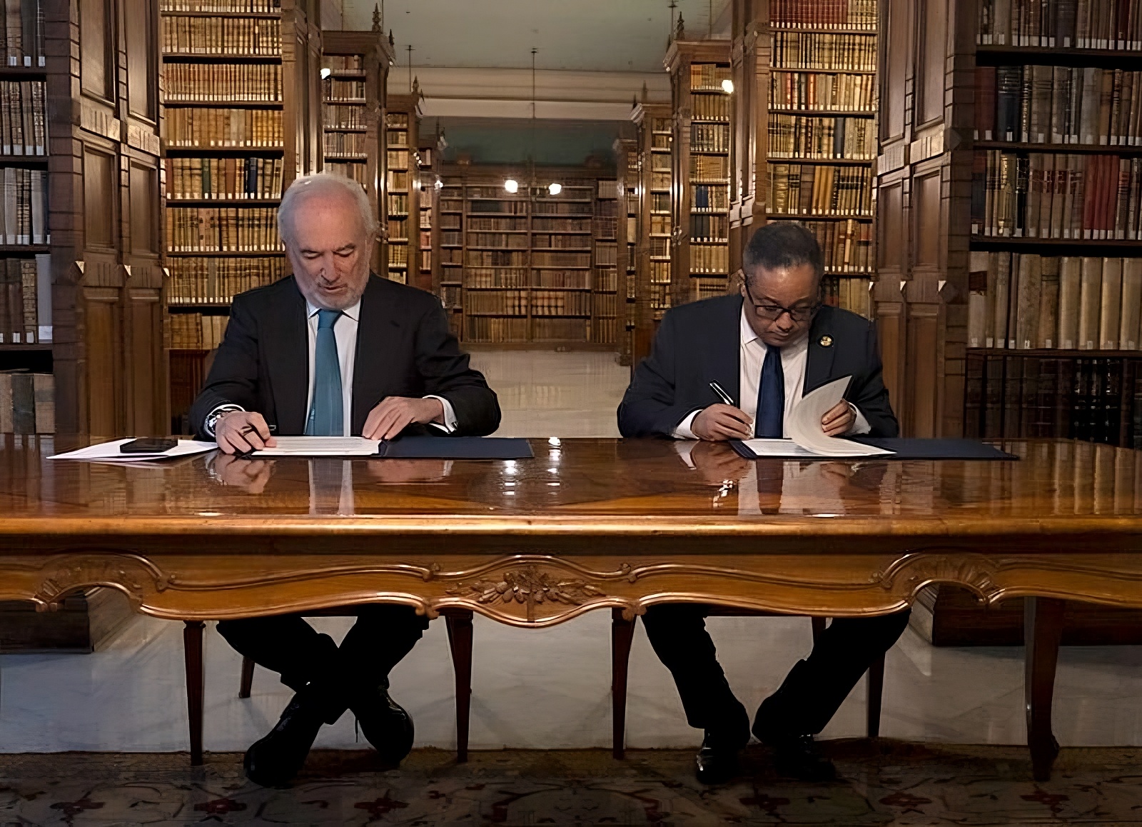 Tribunal Constitucional y RAE firman acuerdo de colaboración para uso del lenguaje claro