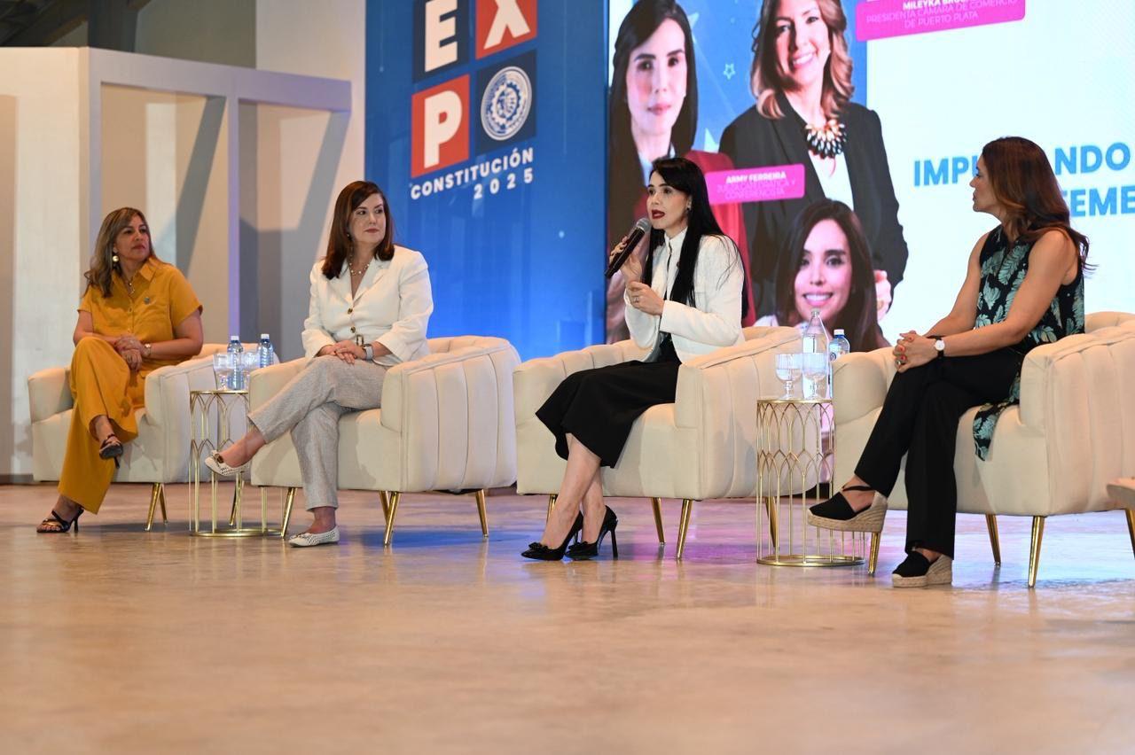 Magistrada Army Ferreira destaca retos y propósito del liderazgo femenino en Expo Constitución 2025