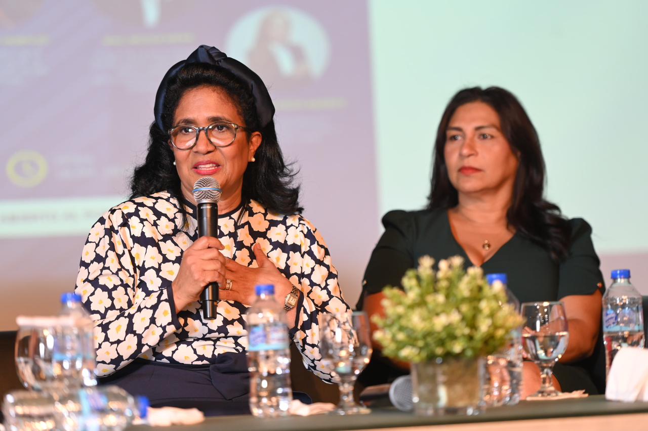 Magistrada Eunisis Vásquez Acosta participa en conversatorio «El rol de la mujer en la carrera judicial»