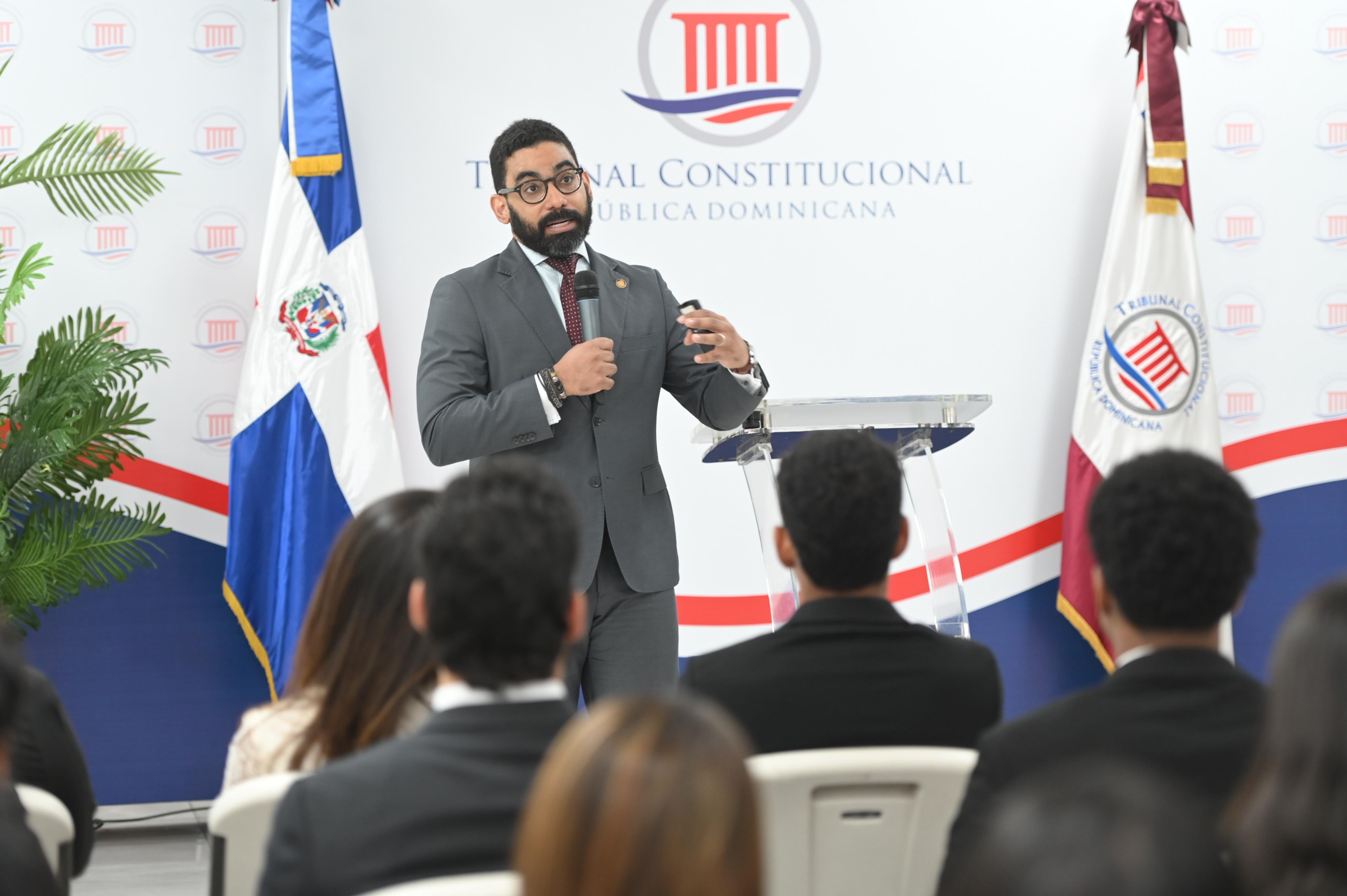 TC recibe visita de estudiantes de Derecho de la PUCMM