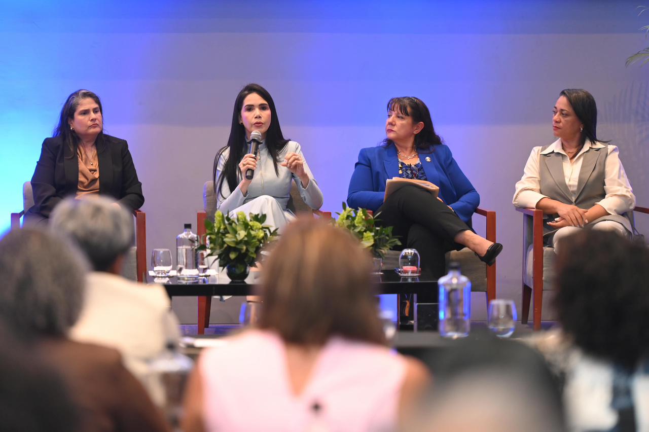 Magistrada Army Ferreira aboga por cambio cultural para erradicar violencia de género