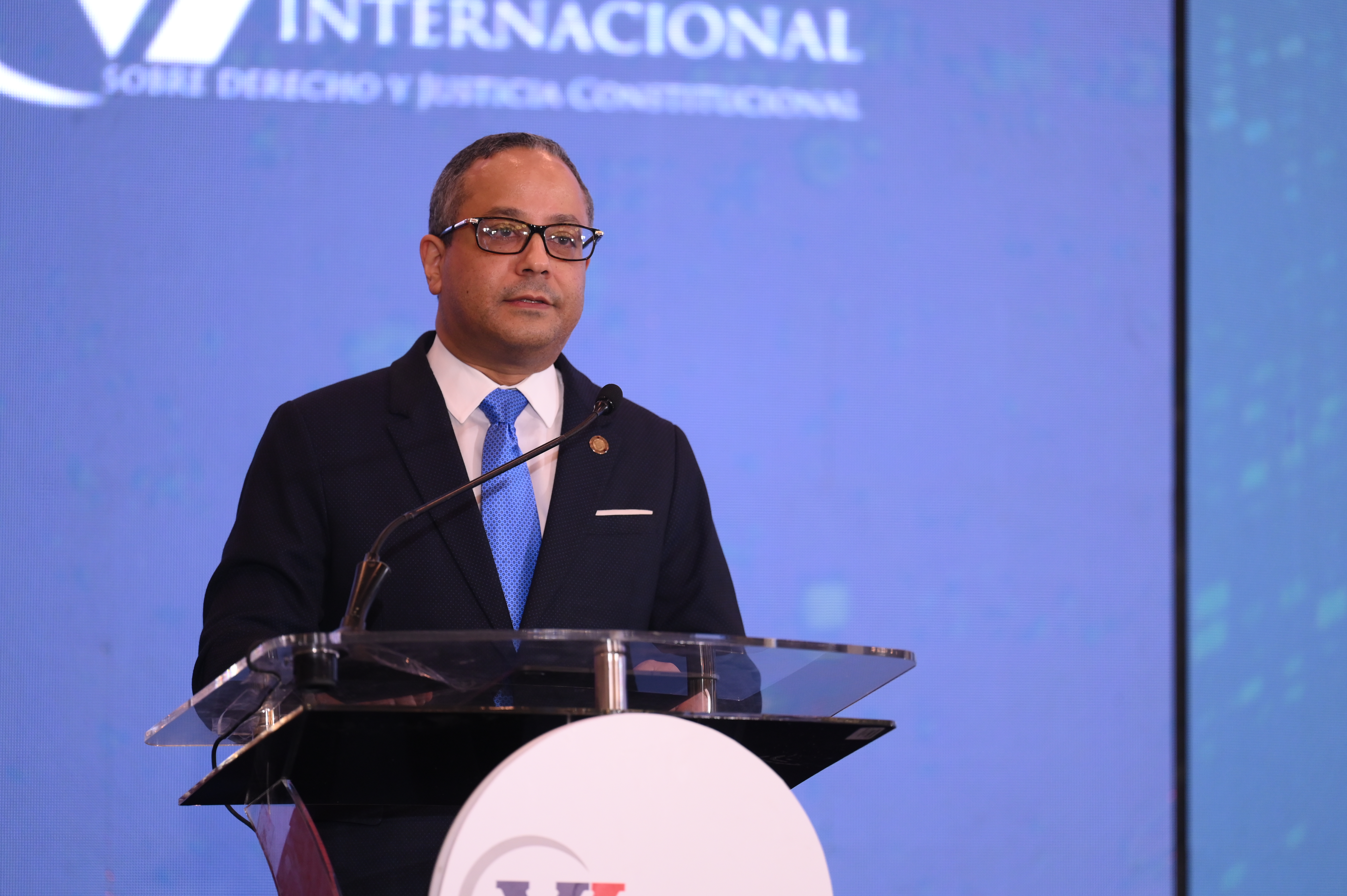 Presidente del TC afirma garantía del debido proceso descansa en jueces independientes durante clausura del VI Congreso Internacional de Derecho y Justicia Constitucional